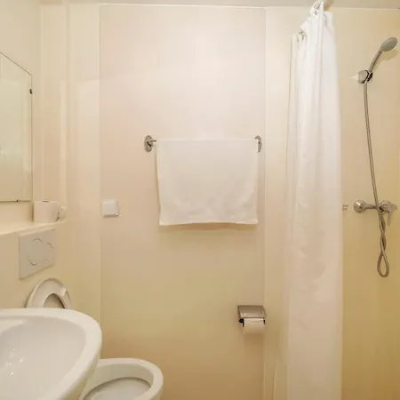 Aparthotel Szobi Malomkert Lovarda *