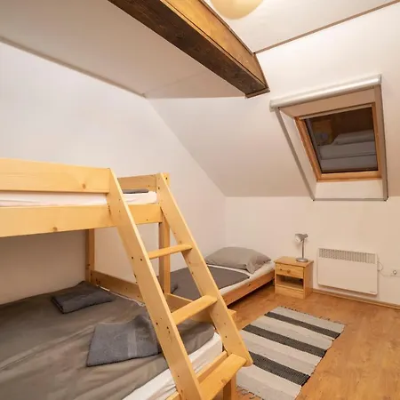 Szobi Malomkert Lovarda