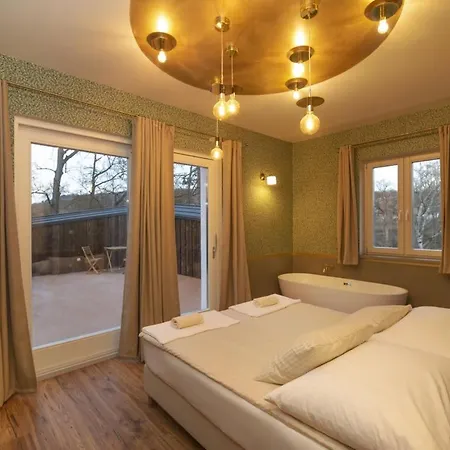 Aparthotel Szobi Malomkert Lovarda 3*